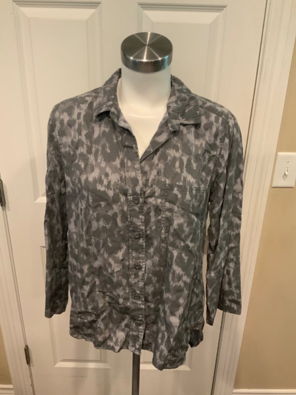 Cloth & Stone Gray Splatter Print Long Sleeve Button Up Shirt, Size M